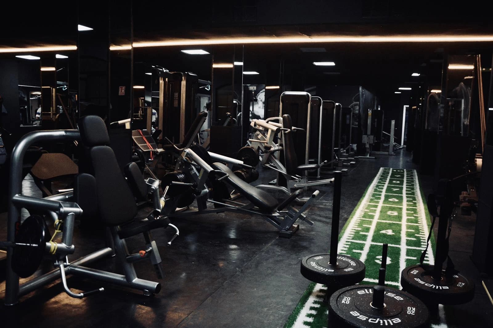 Zona de Musculación en Destino Fit, gimnasio en Teba