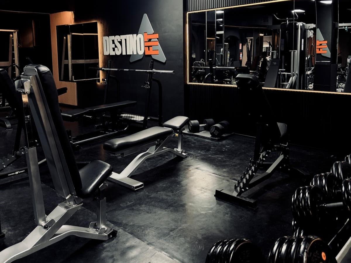 Zona de Musculación en Destino Fit, gimnasio en Teba